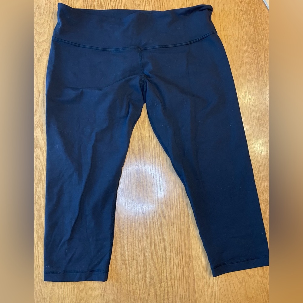 Lululemon- Wunder Under cropped, Mid rise leggings. 20”